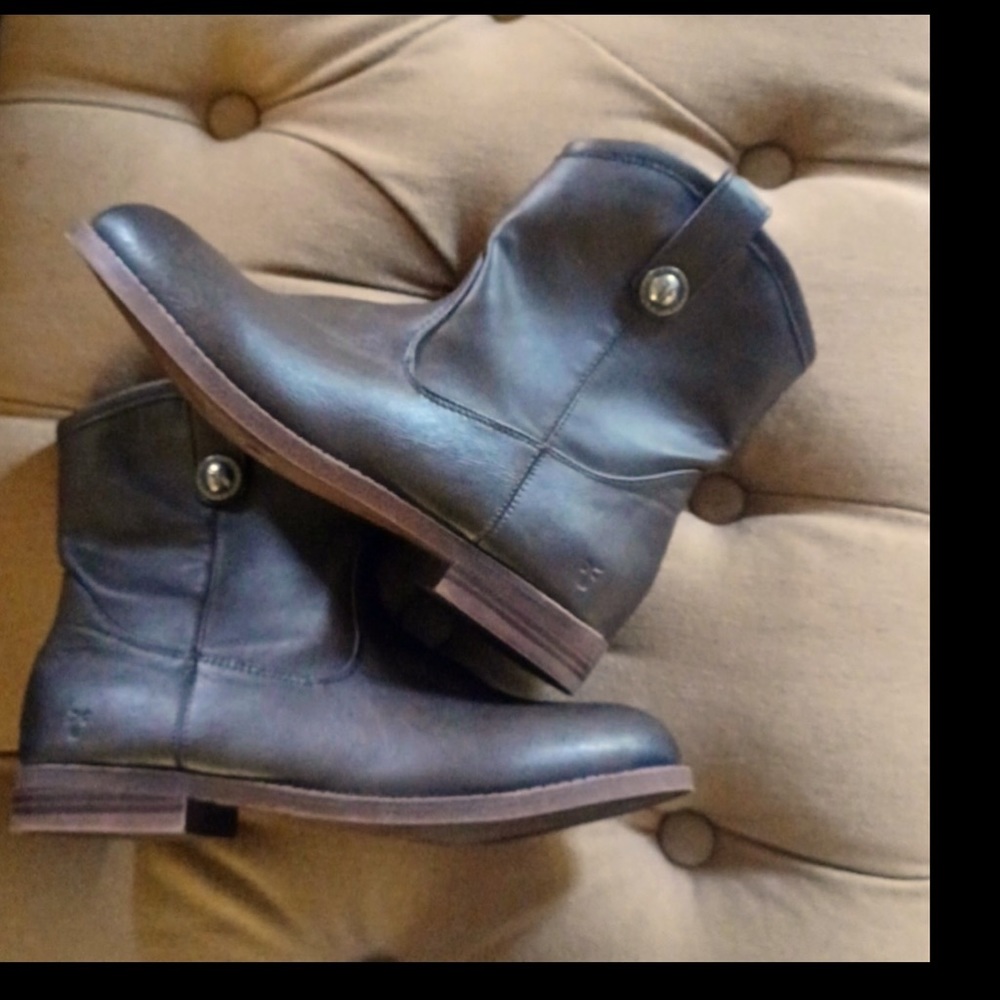 Booties FRYE size 6